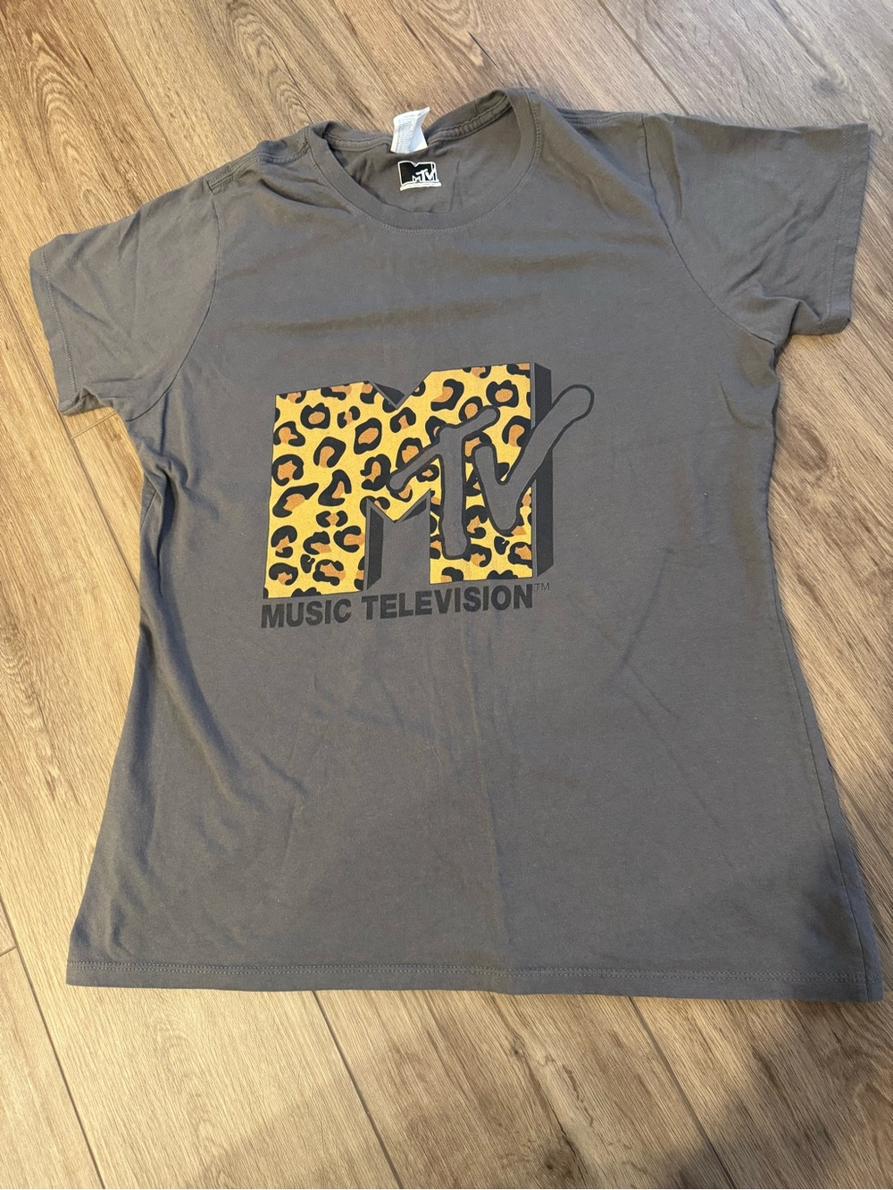 women’s dark gray MTV shirt with leopard print - L